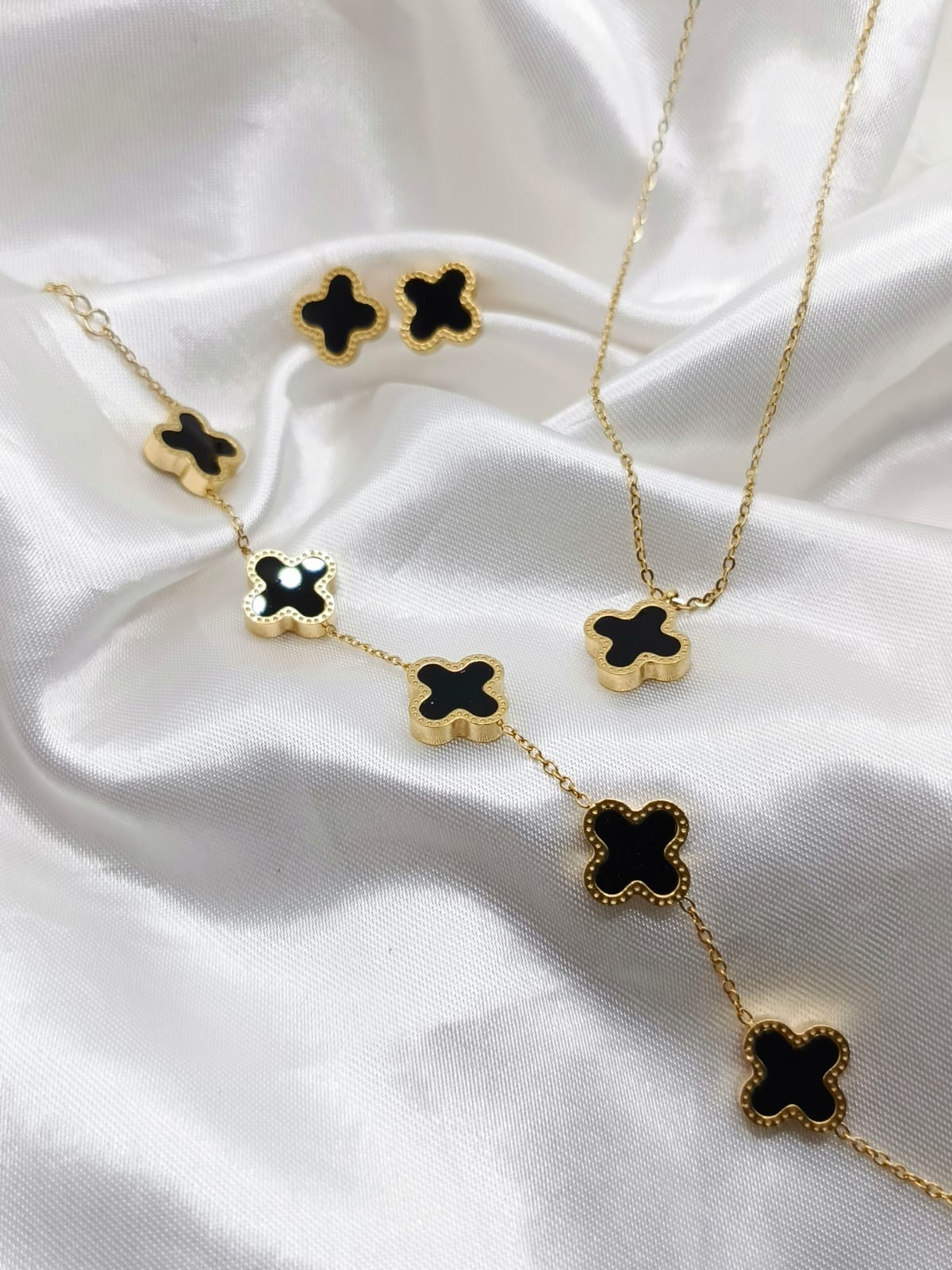 The Midnight Clover Set